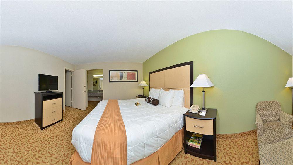 Red Roof Inn Plus+ Dallas - Addison Exterior foto