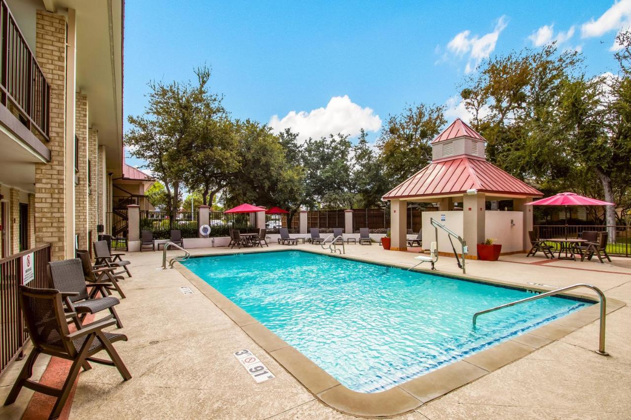 Red Roof Inn Plus+ Dallas - Addison Exterior foto