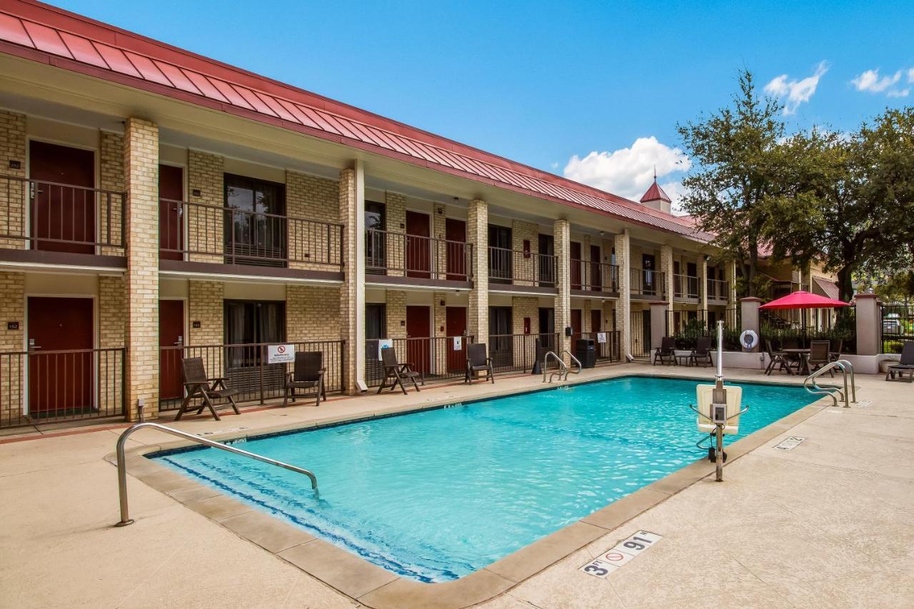 Red Roof Inn Plus+ Dallas - Addison Exterior foto