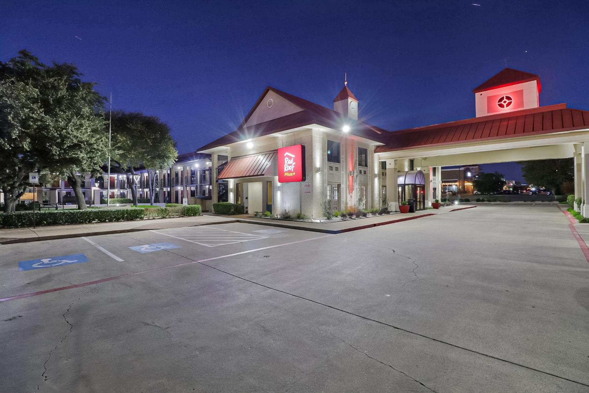 Red Roof Inn Plus+ Dallas - Addison Exterior foto