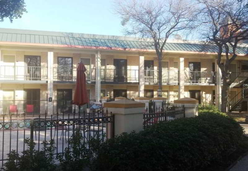 Red Roof Inn Plus+ Dallas - Addison Exterior foto
